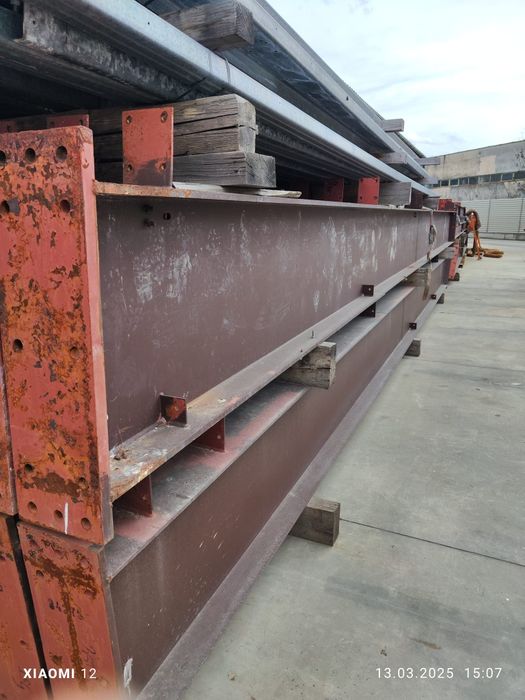Vând structuri metalice