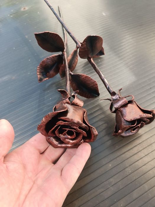 Trandafiri decorativi din metal