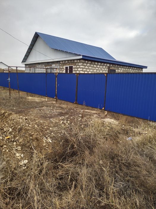 Уи сатылад. дом продается.