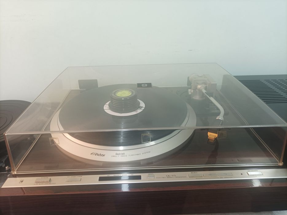 Проигрыватель винила Victor ql y5