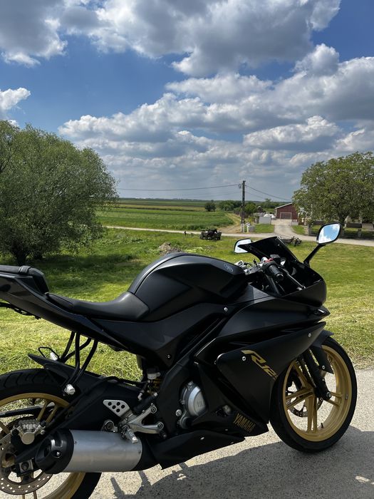 Yamaha YZF-R125.