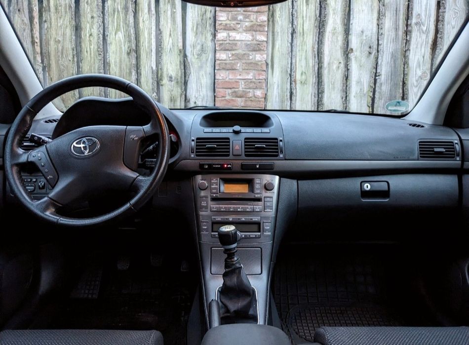 Dezmembrez Toyota Avensis T25 2.0 126 cp 2008