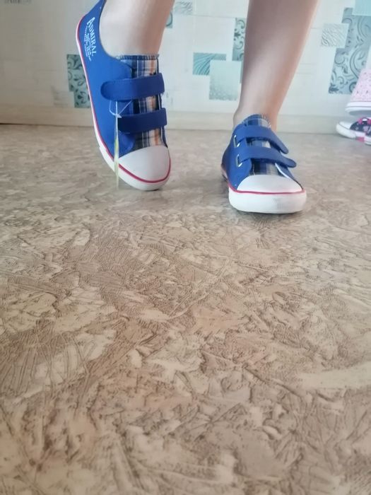 Продам подростковую обувь