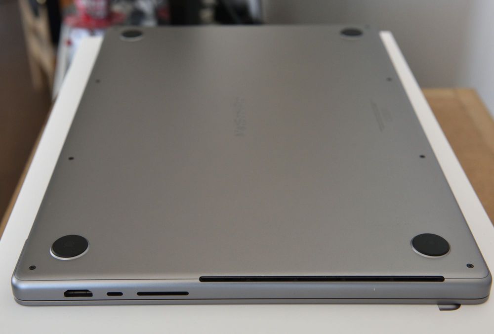 MacBook Pro M1 16GB RAM 512GB HHD