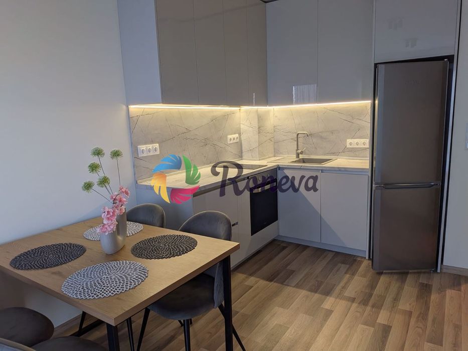 Дава се под наем Двустаен апартамент в к.к. Св.Св. Константин и Елена - 70 кв.м за 598.23 € - Снимка #1