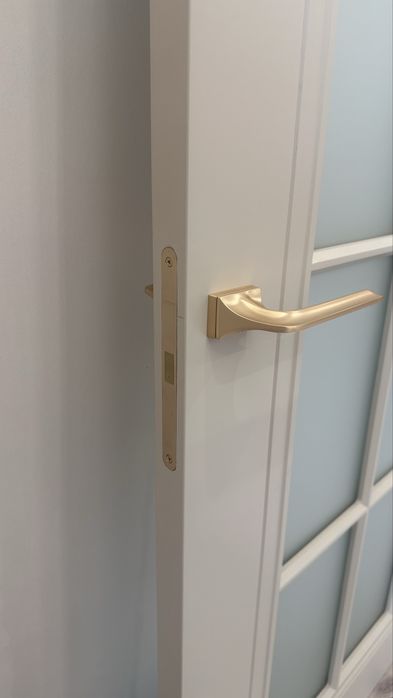 Продам новую дверь цвет мокко