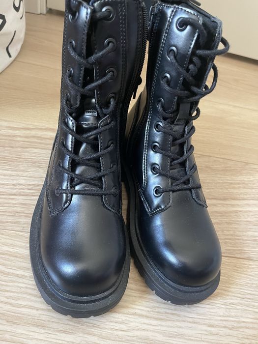 Продаю новые ботинки zara