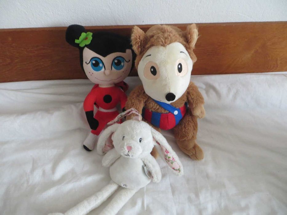 Плюшени играчки с любими приказни и анимационни герои