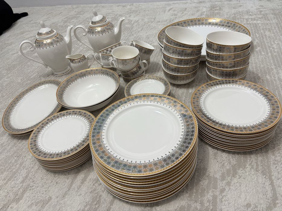 Продам набор посуды сервиз, тарелки, супницы