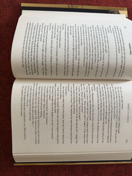 Книга четвертое крыло на английском