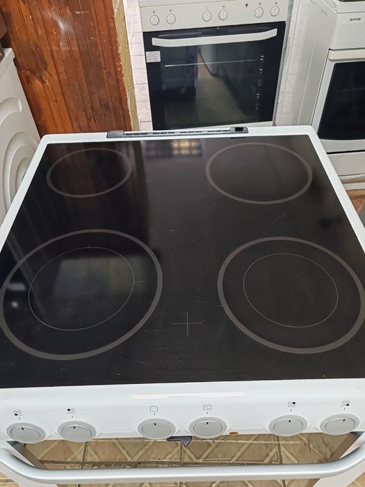 Свободно стояща печка с керамичен плот Voss Electrolux с 2години гаранция!