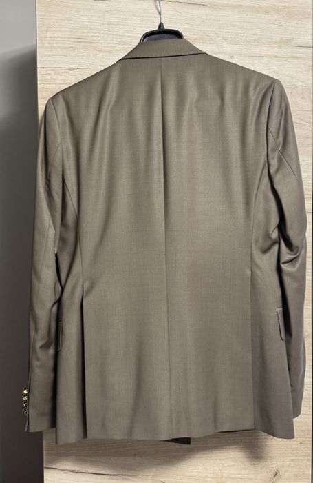 Costum calitate premium!