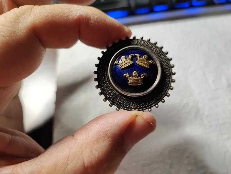 Lot vintage de 7 insigne si medalii diferite