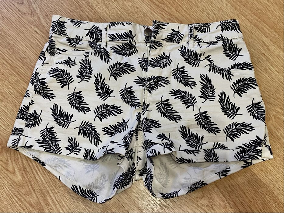 Къси дамски панталони