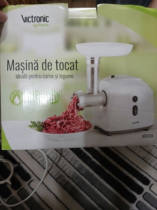 Vând mașină de tocat carne și legume