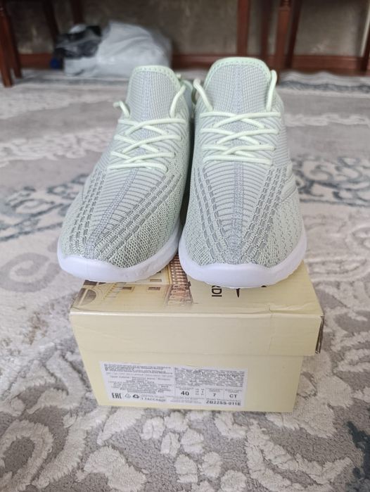 Продаётся женская обувь.