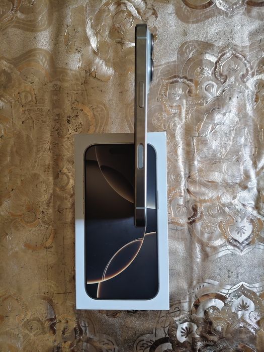 Iphone 16 pro Natural Titanium ideal