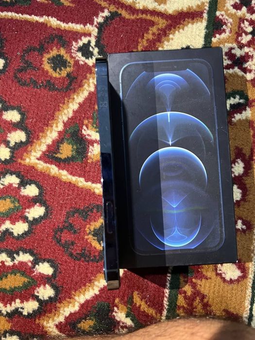 Iphone 12 pro srochnaga sotiladi