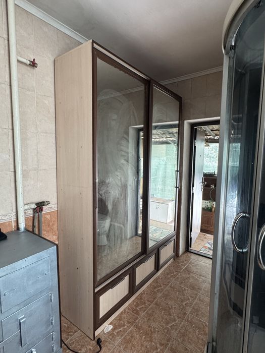 Продам купейный шкаф