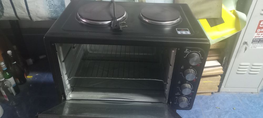 Damigeană și fripteoză