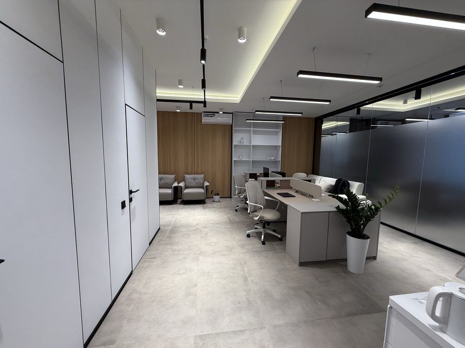 Эксклюзивный офис с мебелью в бизнес центре Luminar