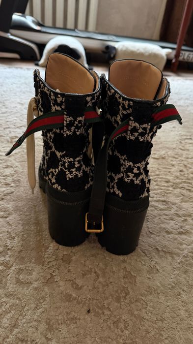 Оригинални Gucci боти на ток с връзки, размер 38