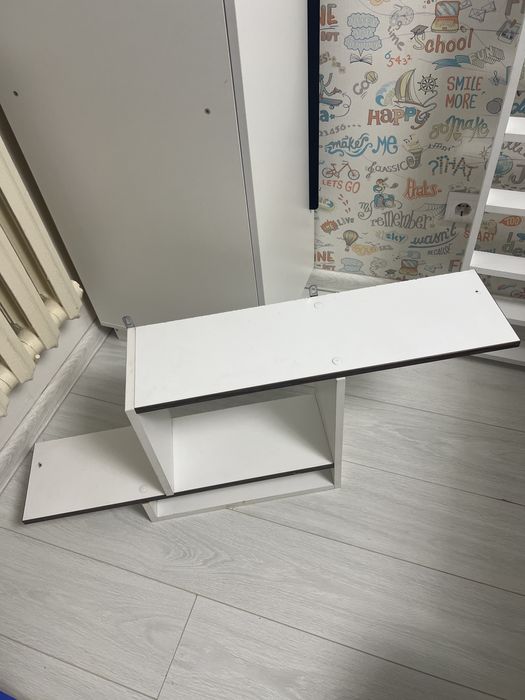 Полки навесные , настенные