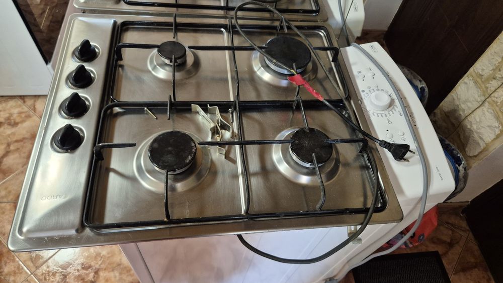 Mașină de spălat Whirlpool + Plită pe gaz ARDO – 500 lei
