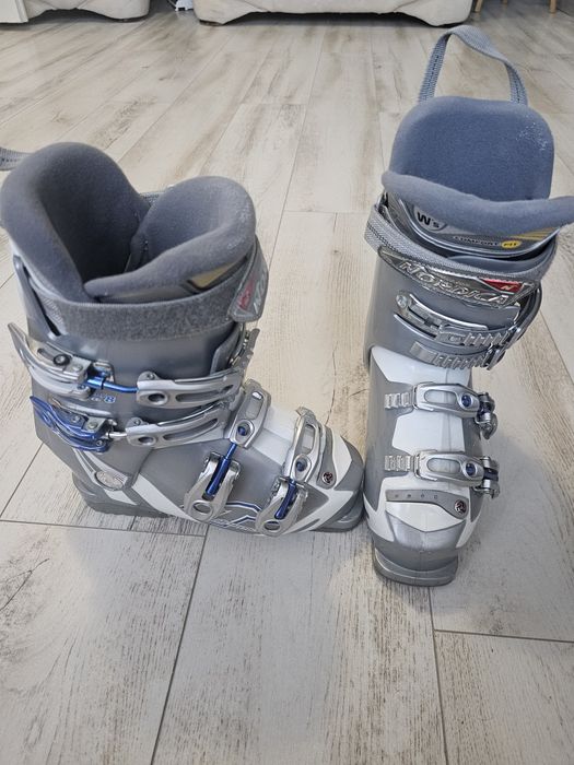 Clăpari Nordica marimea 36.5 , mondo:23.5 273mm