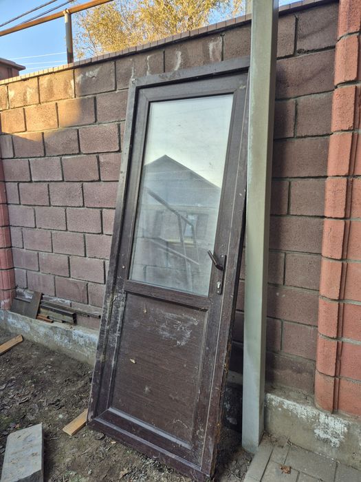 Продам окна и дверь бу