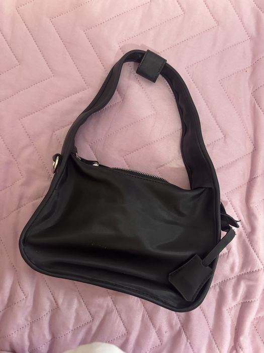 Geanta Prada eleganta