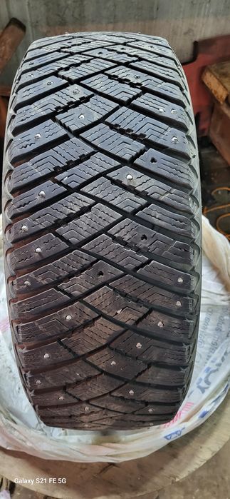 Продам комплект зимних шин