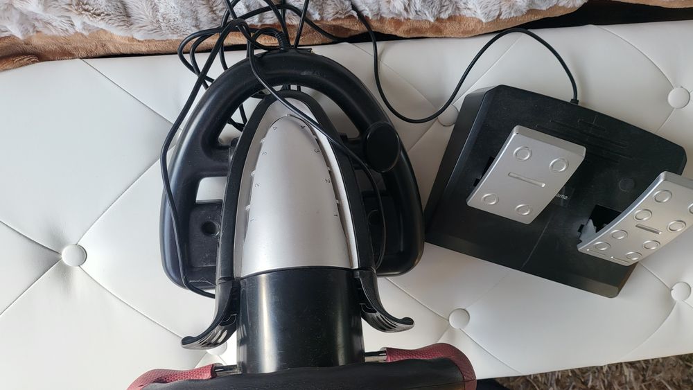 Нов Геймърски Волан с педали Hama за playstation 3 PC компютър