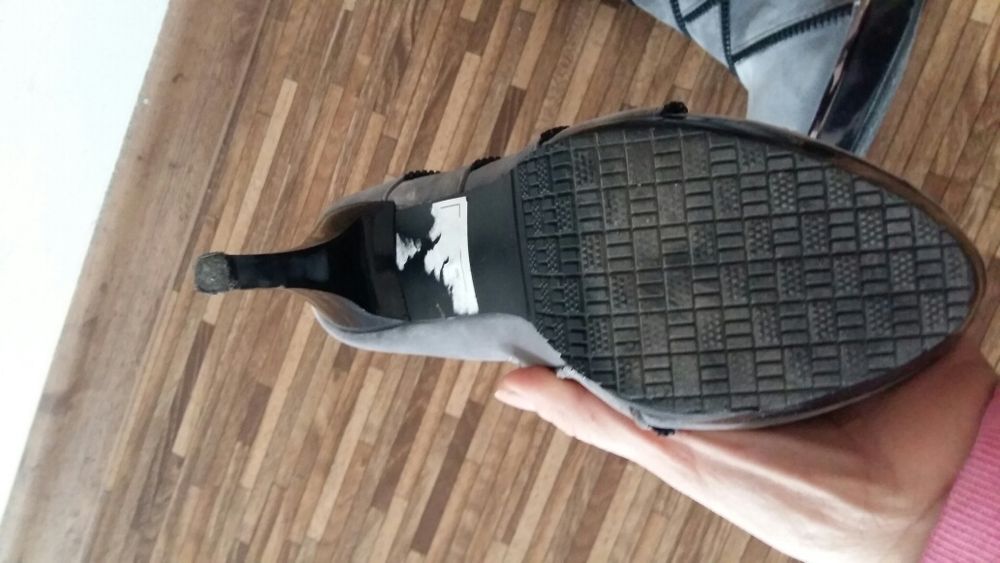 Велурени боти