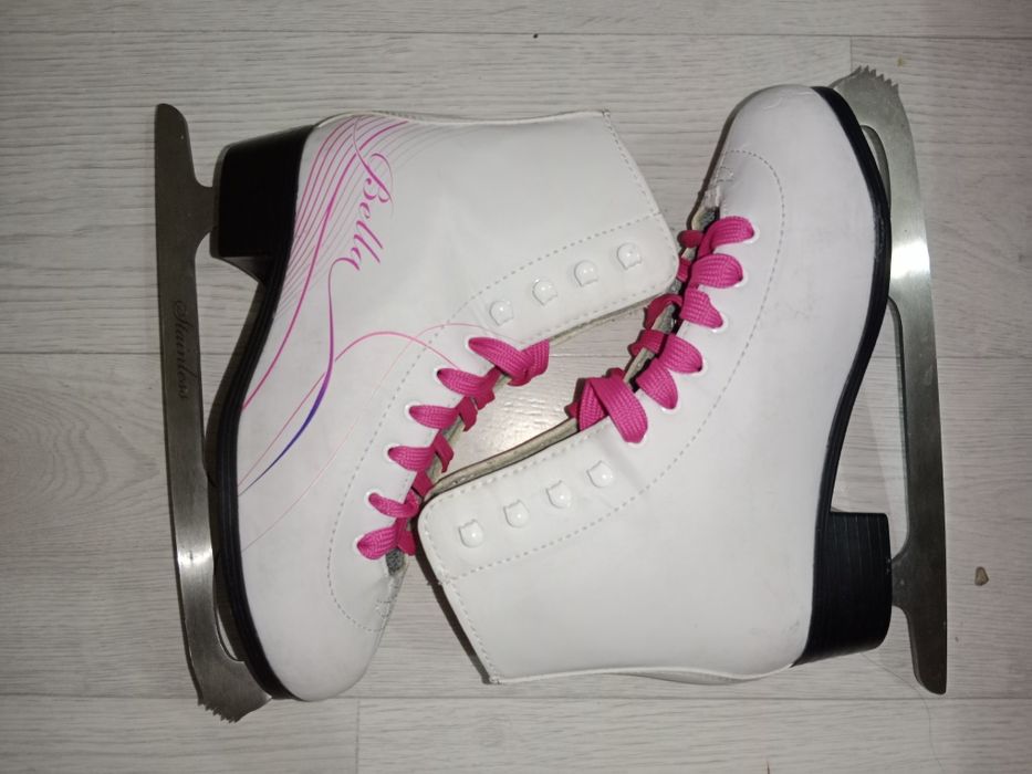 Продам Коньки женс