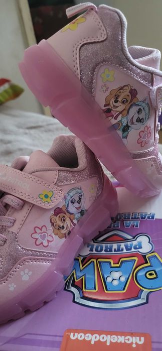 Vand adidasi cu patrula catelusilor