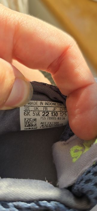 Vând adidasi Adidas 22