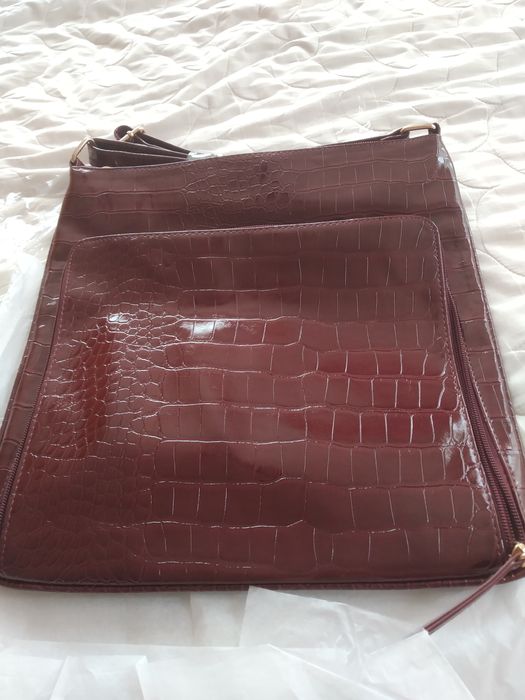 Дамска чанта много красива и практична