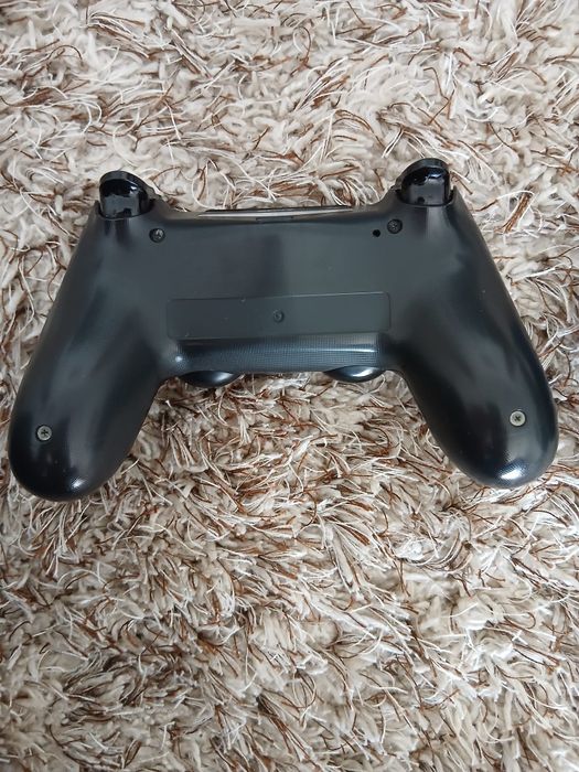 Vând ps4 cu manete