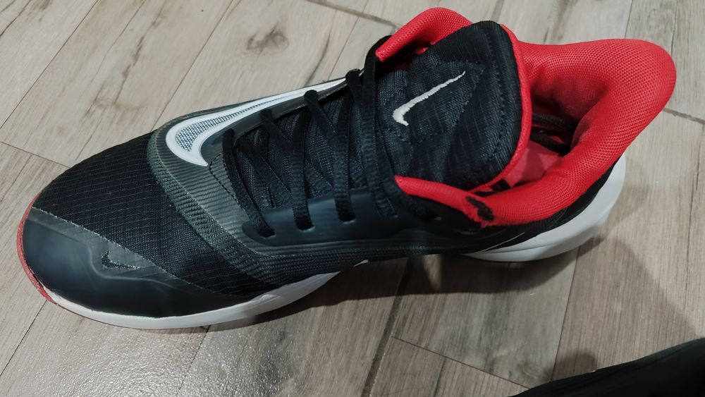 Маратонки Nike номер 42