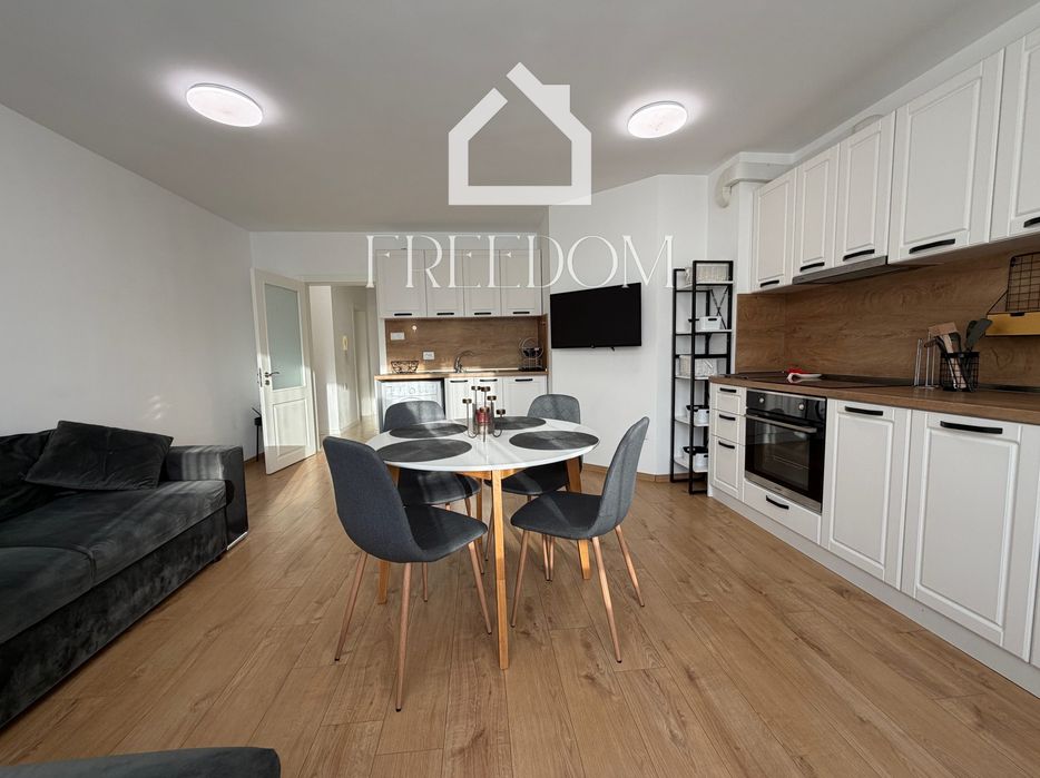 Тристаен апартамент в кв. Колхозен пазар, ул.Христо Ботев, 230 000 евр