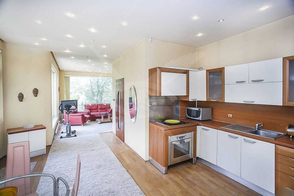 Продава се Къща в Варна, Морска градина - 486 кв.м за 3396 €/кв.м - Снимка #2