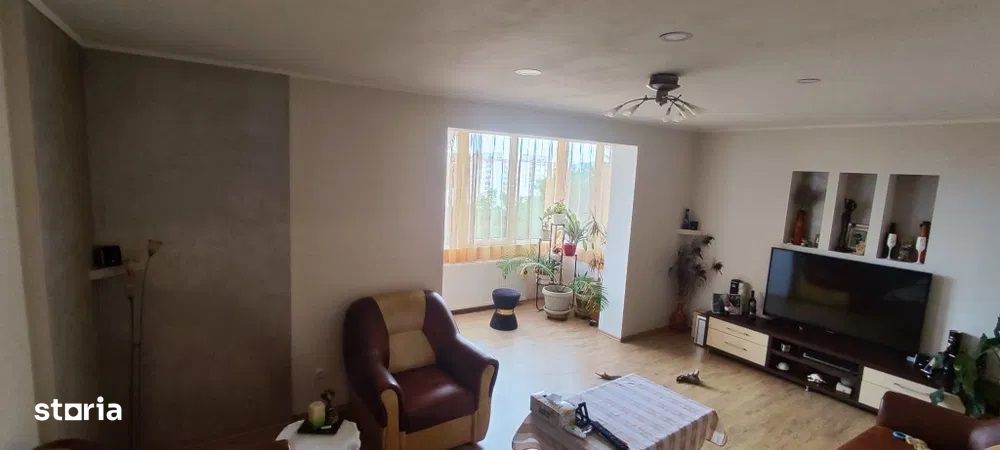 Dambu Pietros - Vanzare apartament 4 camere - Str. Ceahlau — fotografia 3