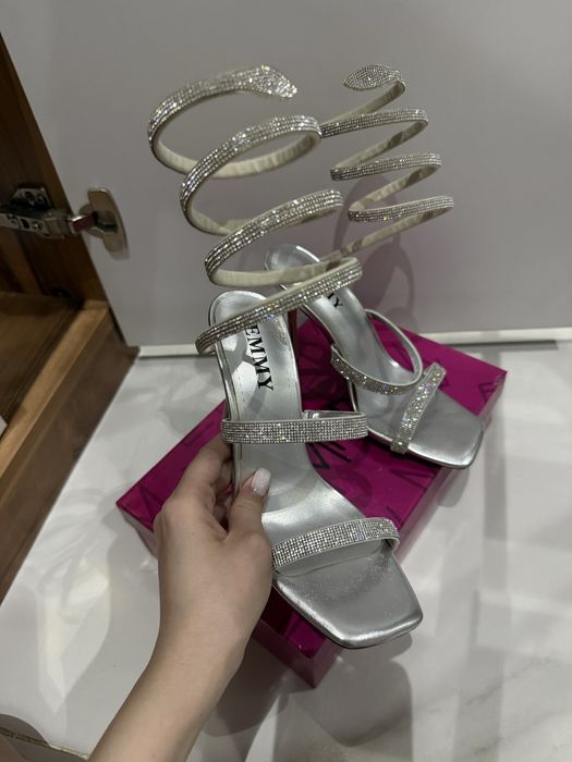 Эффектные каблуки на шпильке