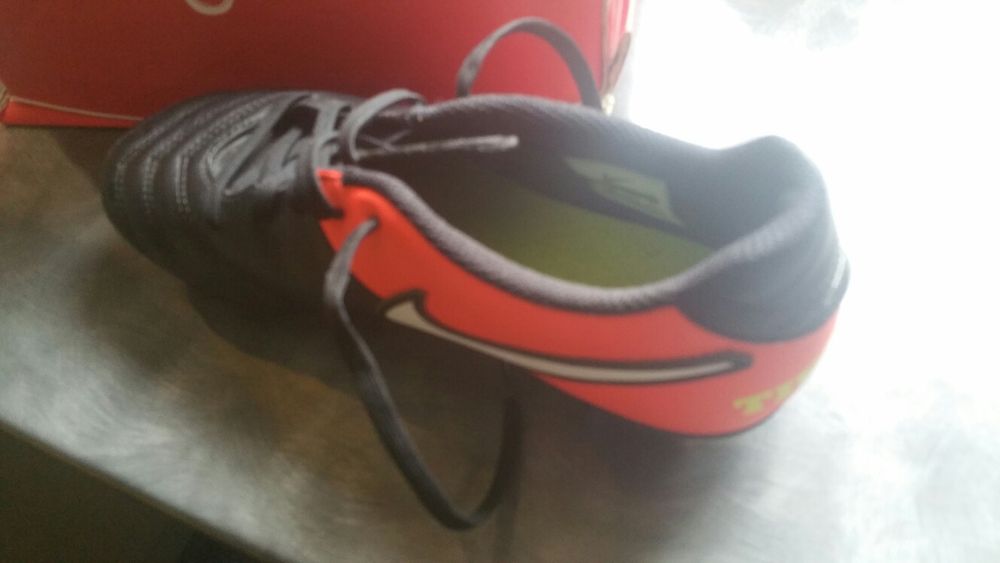 Ghete footbal Nike şi Adidas 37 şi 38 - vedeţi FOTO