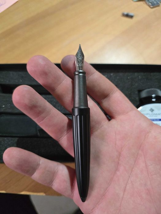 Писалка Diplomat Aero Medium Nib gift box