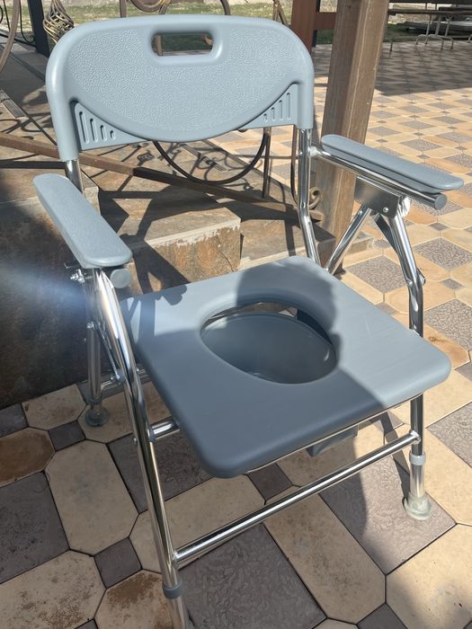 Продам кресло туалет