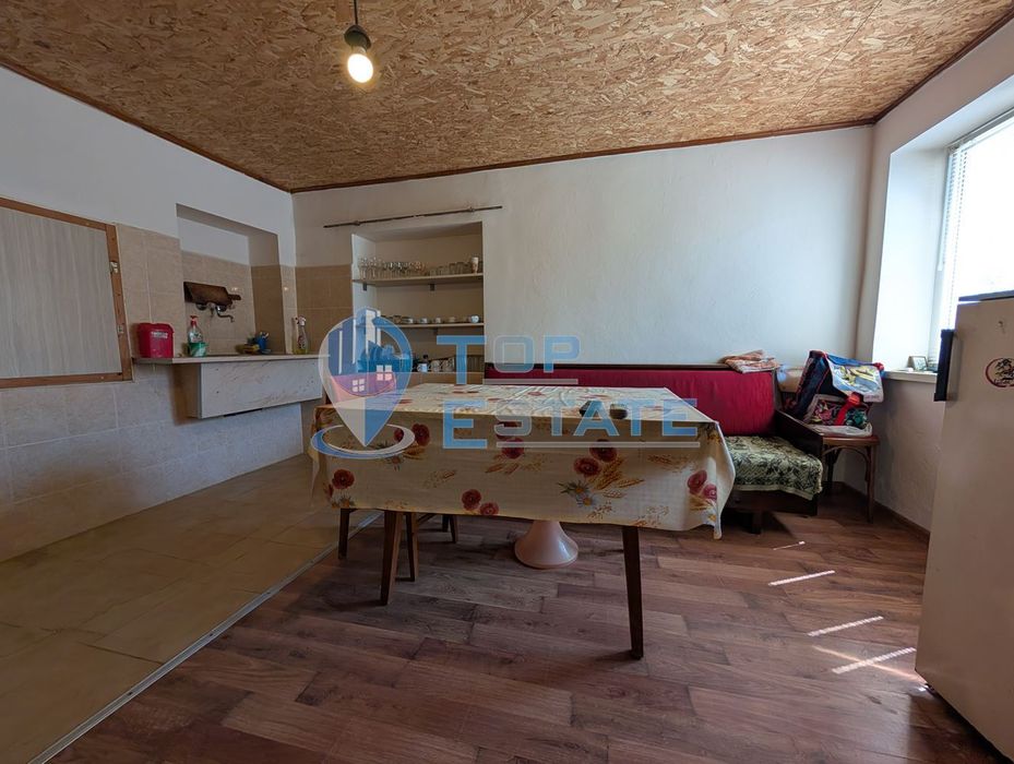 Двуетажна къща след ремонт в село Караисен