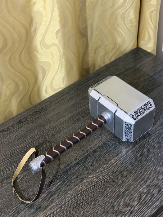 Продам игрушечный молот Тора