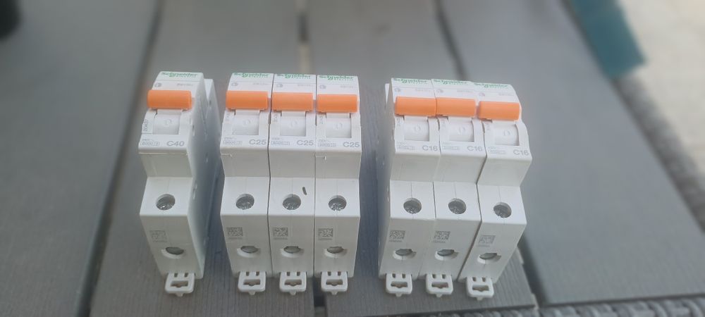 Предпазители Schneider Electric